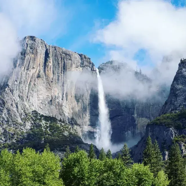 Chutes de Yosemite dans le parc national de Yosemite.